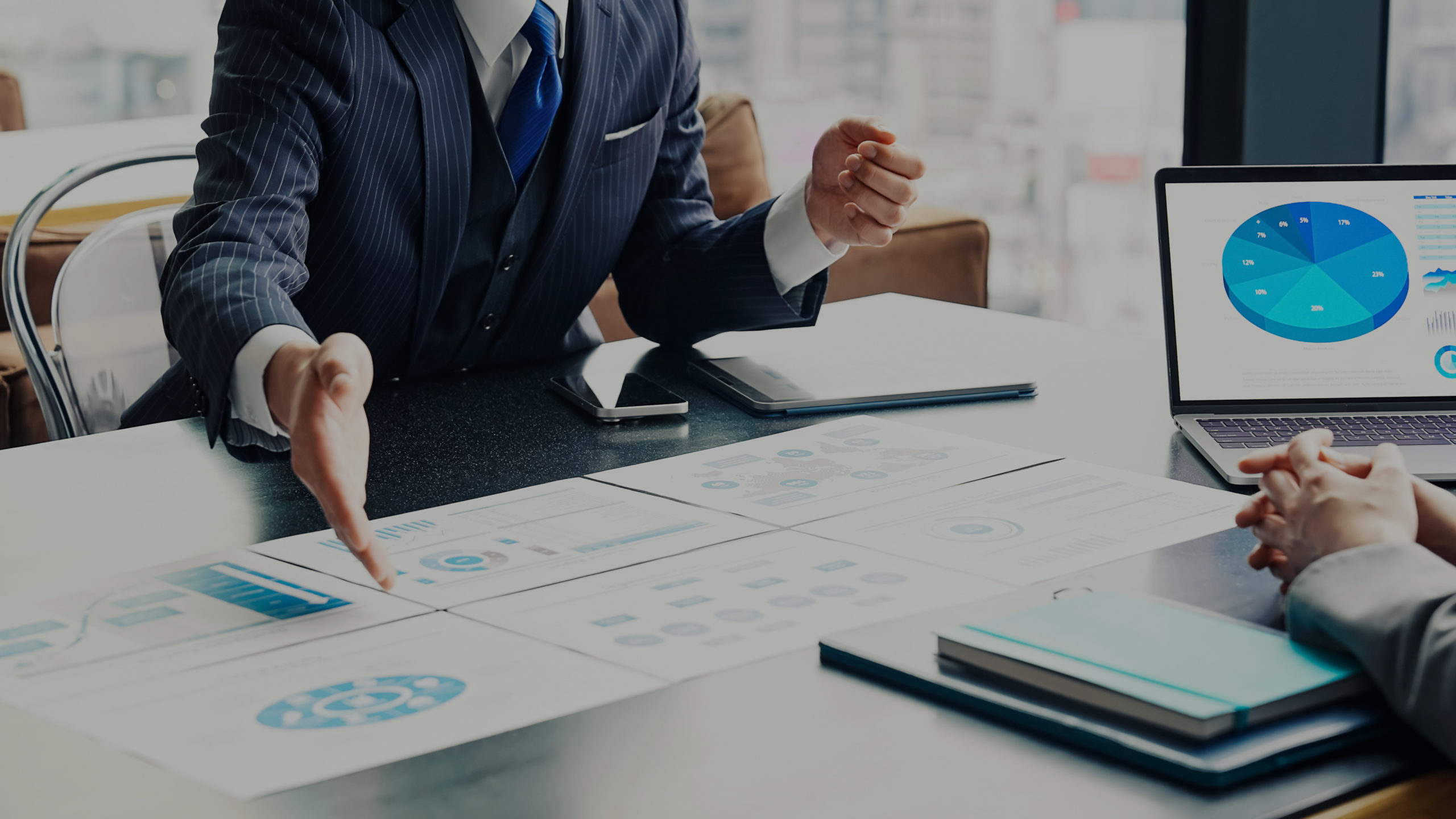 伴走型DXで、<br>企業の未来を切り拓く。